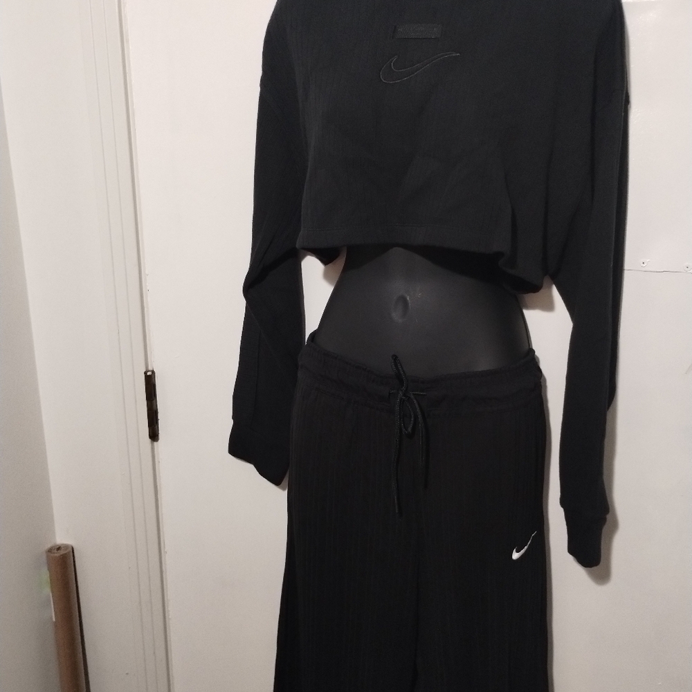 Nike Women's Black Track Pants & Cropped Sweatshirt Set - Picture 3 of 12